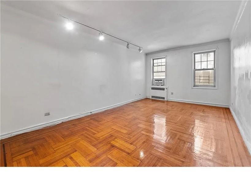 601 E 19th St #1L - Photo 3 of 8