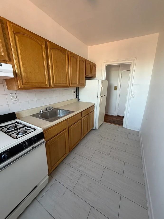 1075 Edison Ave #2 - Photo 7 of 9