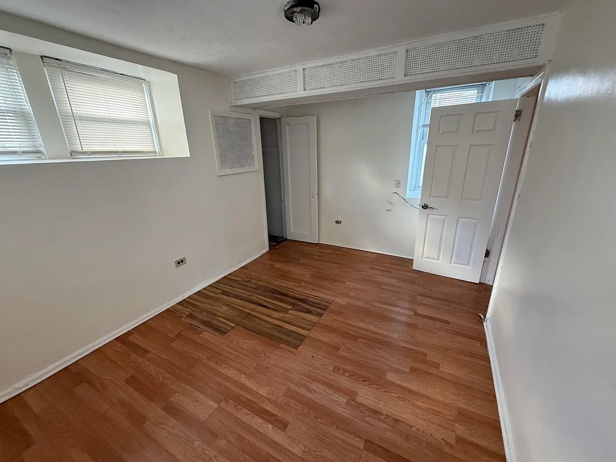 2530 Seymour Ave - Photo 2 of 8