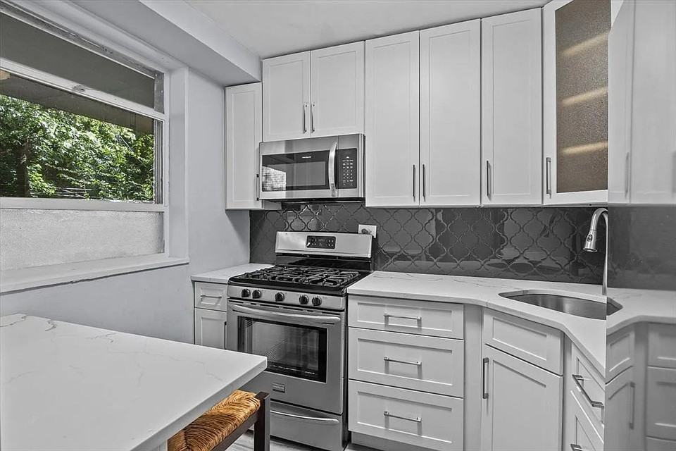 2575 Palisade Ave #2J - Photo 6 of 9