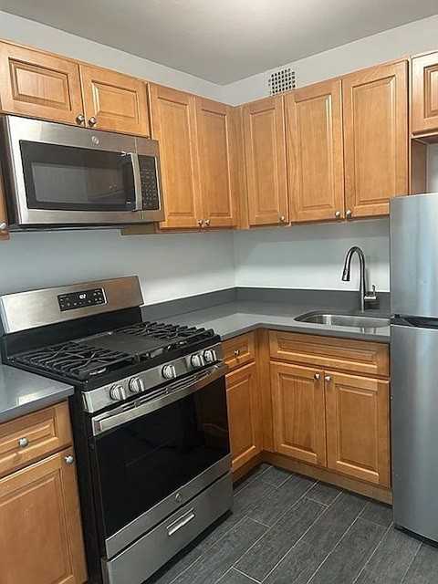 3121 Middletown Rd #11H - Photo 3 of 6