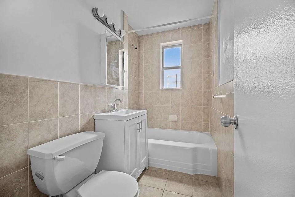 3720 Independence Ave #5G - Photo 6 of 7