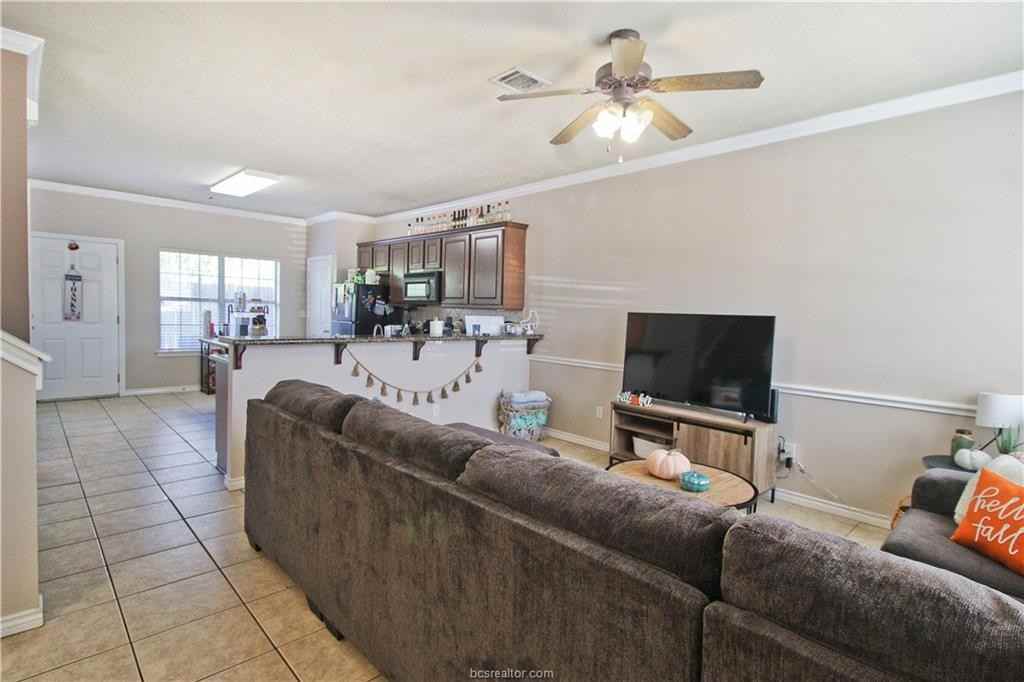 202 Forest Dr - Photo 4 of 17