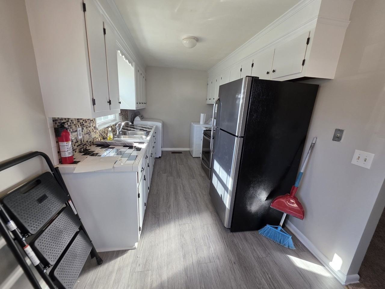 725 Spring Ave - Photo 2 of 13