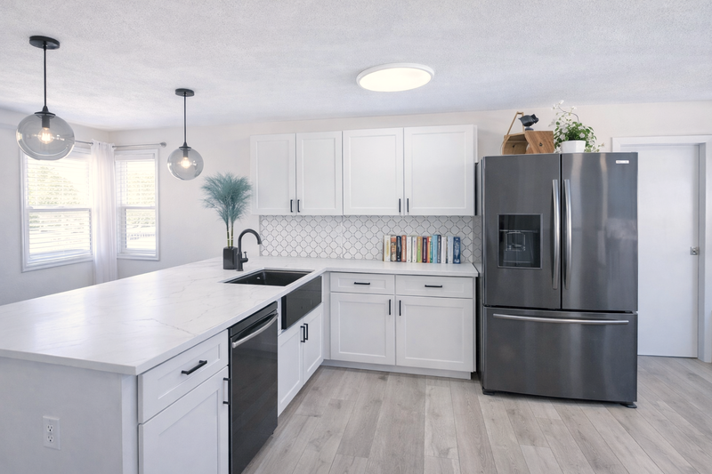 2563 S Peninsula Dr - Photo 3 of 16