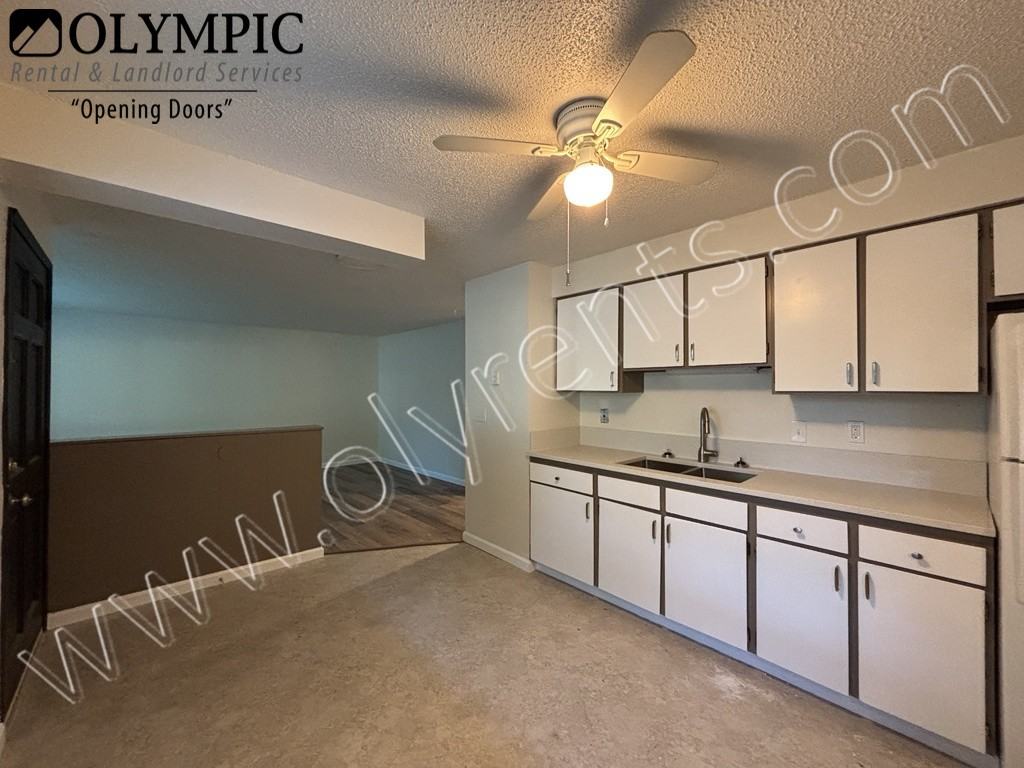 2344 Carpenter Rd Se - Photo 2 of 14