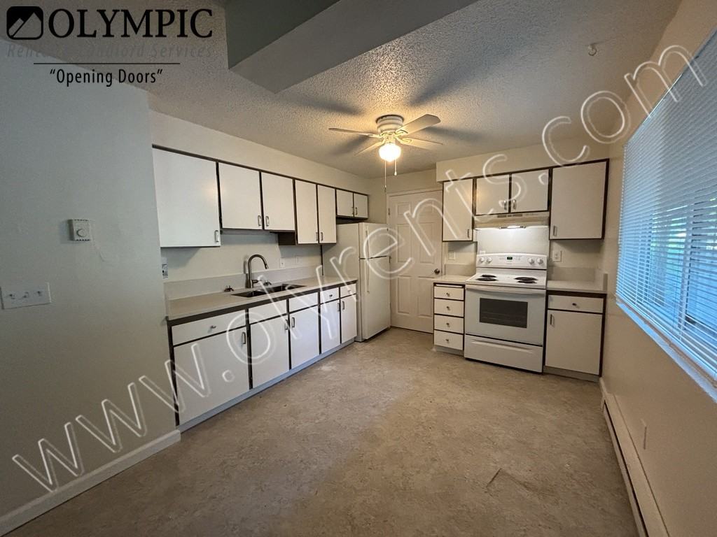 2344 Carpenter Rd Se - Photo 3 of 14