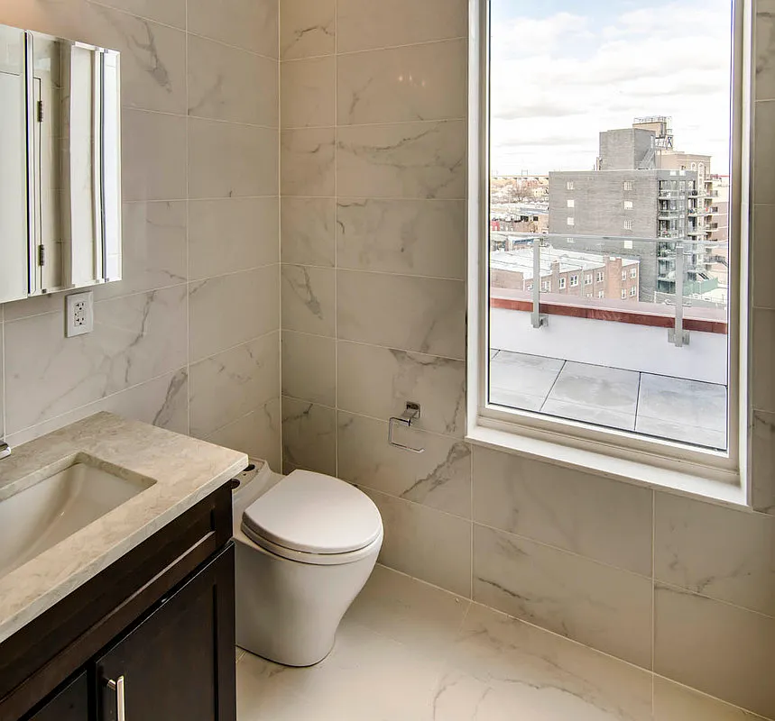 2605 28th St Ph B - Photo 2 of 9