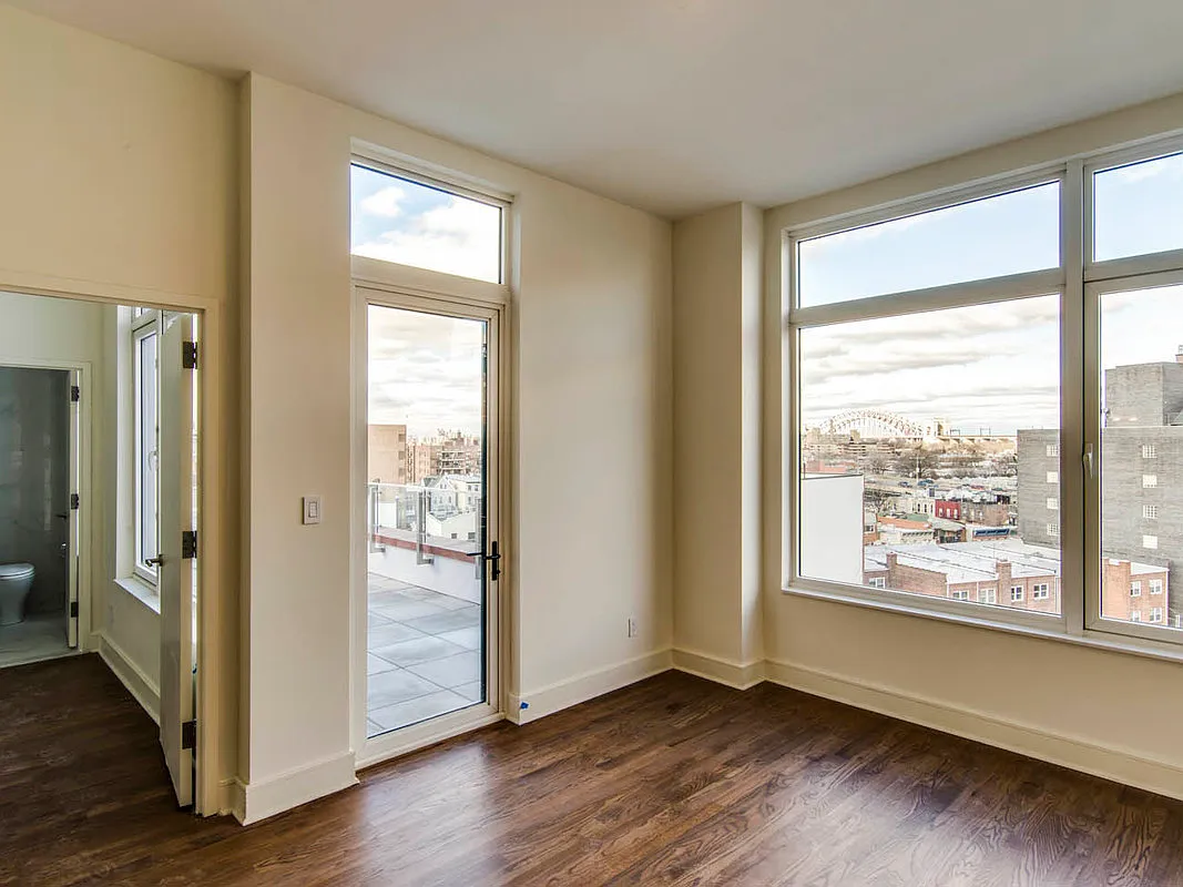 2605 28th St Ph B - Photo 3 of 9