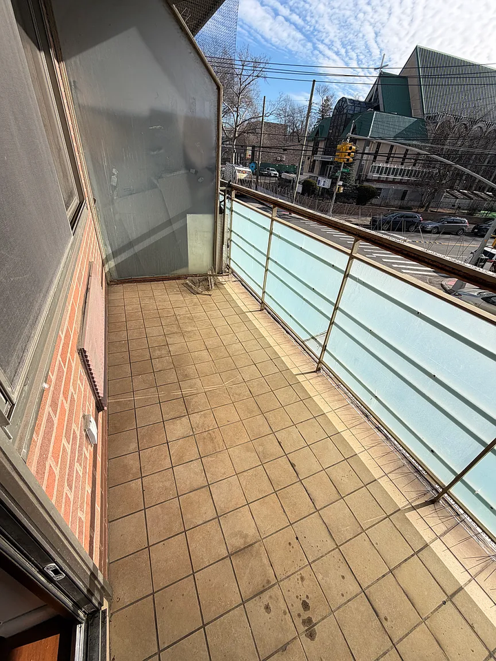 3132 Union St #2B - Photo 6 of 11