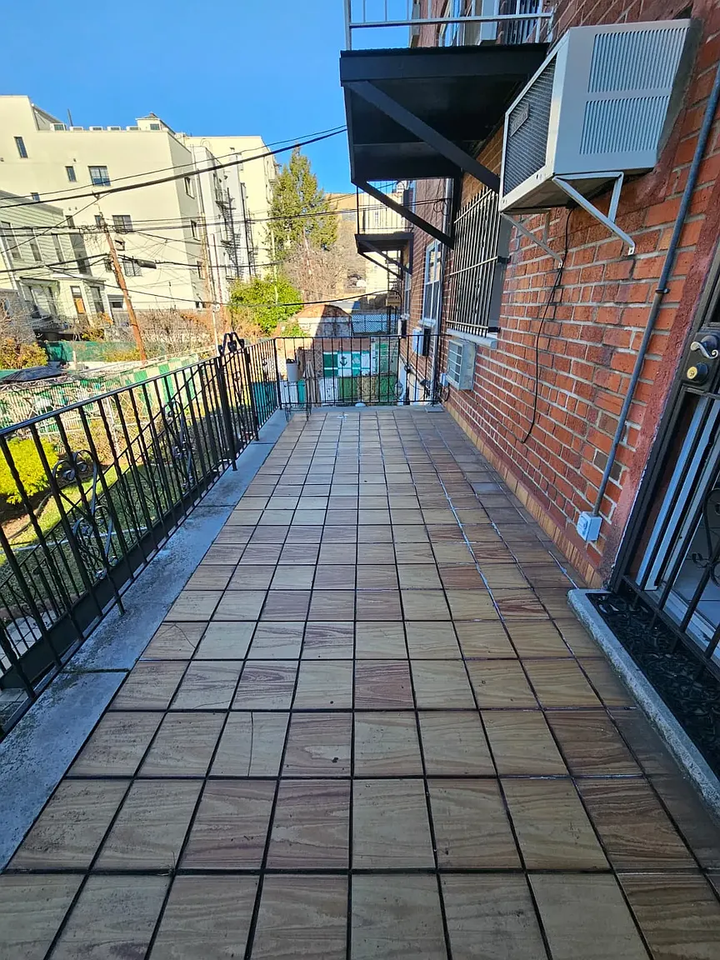 3238 36th St #1A - Photo 3 of 10