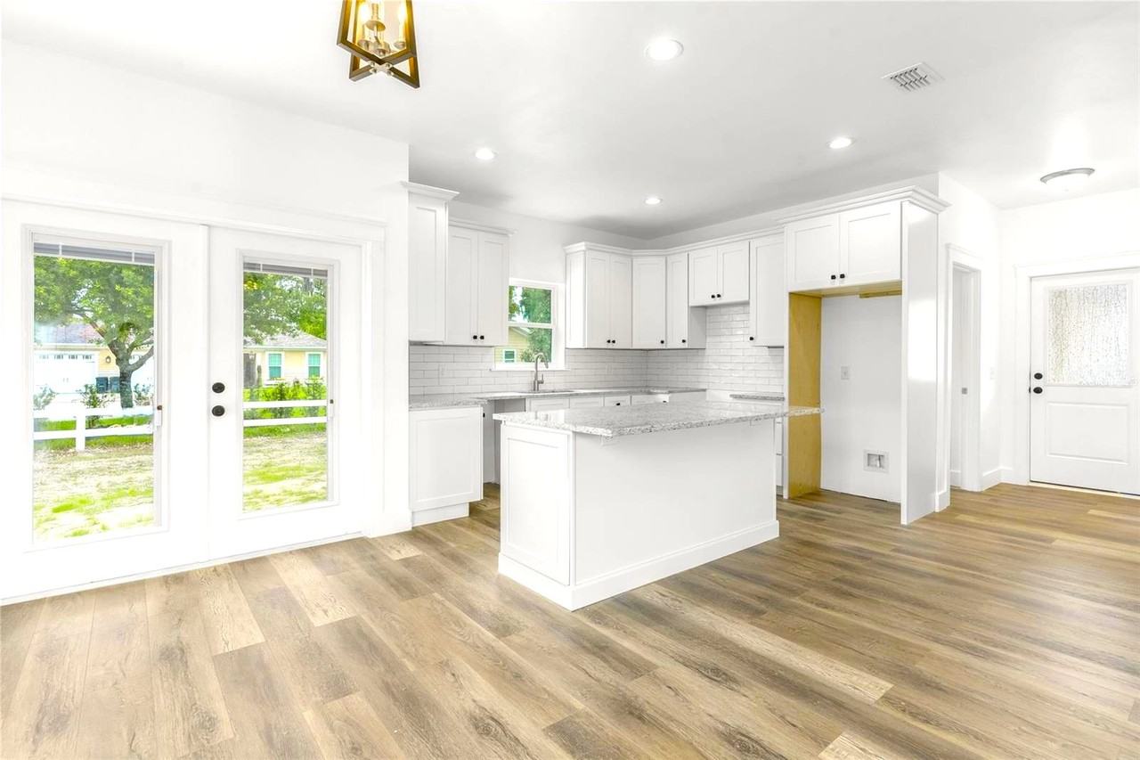 22229 Carson Dr - Photo 3 of 23