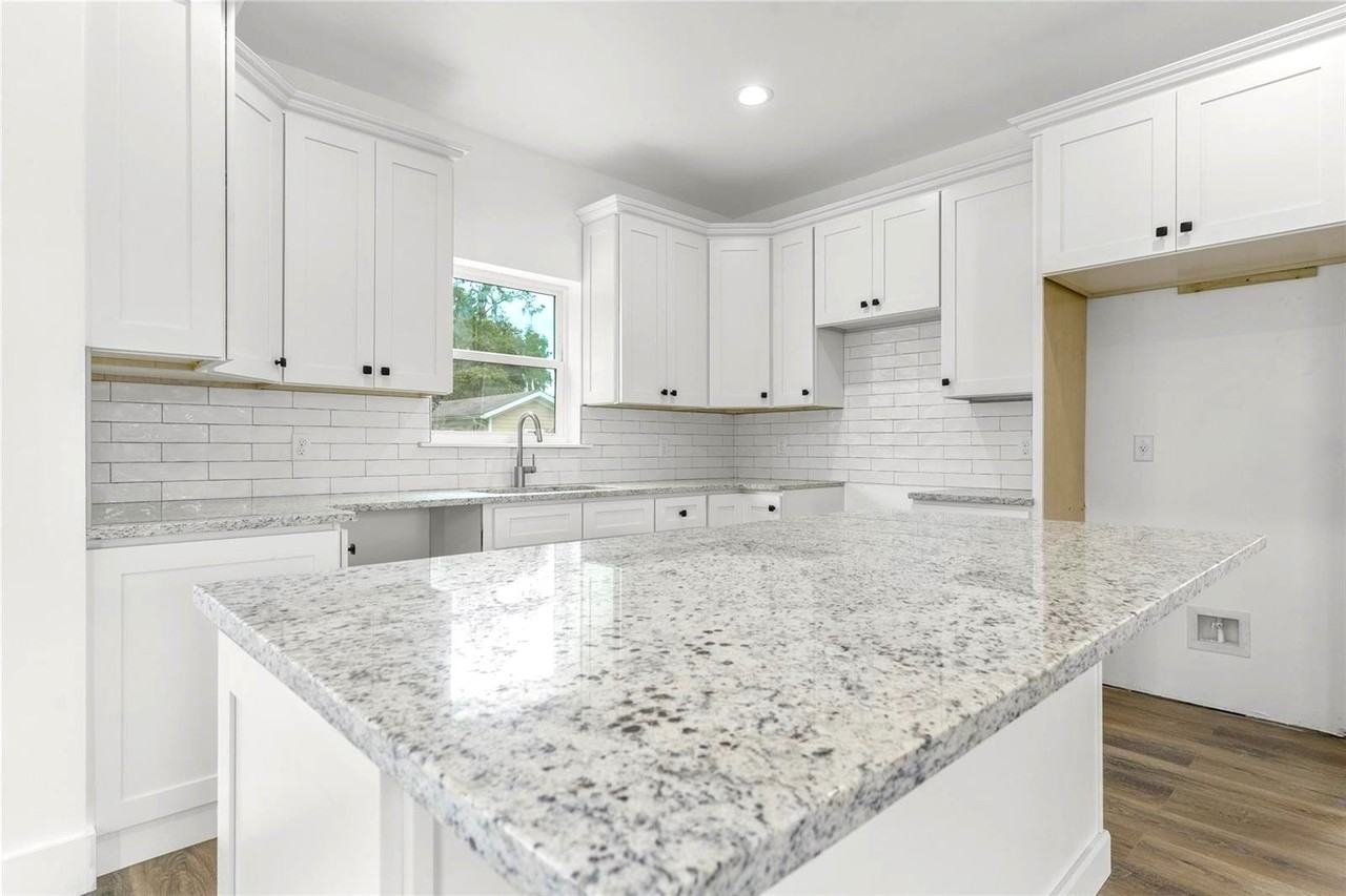 22229 Carson Dr - Photo 7 of 23