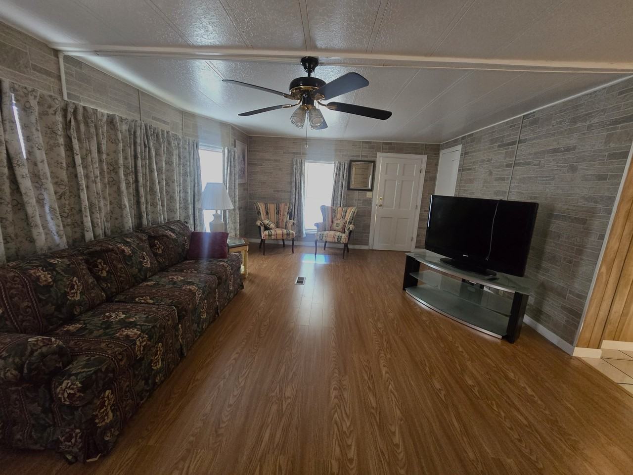 8436 Central Ave - Photo 2 of 22