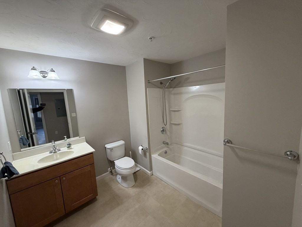 670 Bedford St #101 - Photo 7 of 9