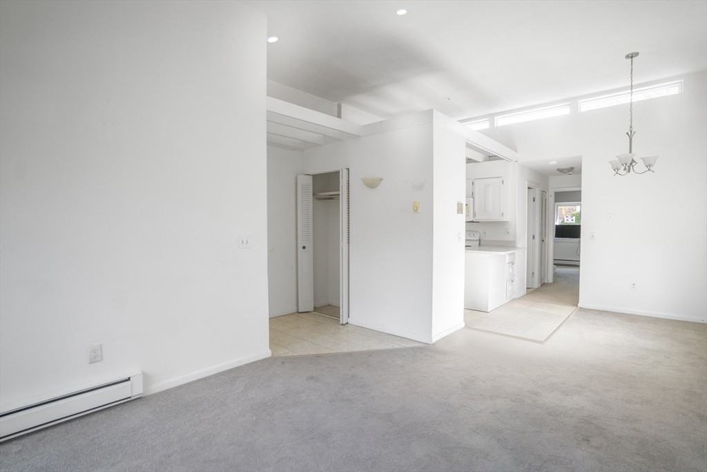 52 Presidential Dr #5 - Photo 3 of 18