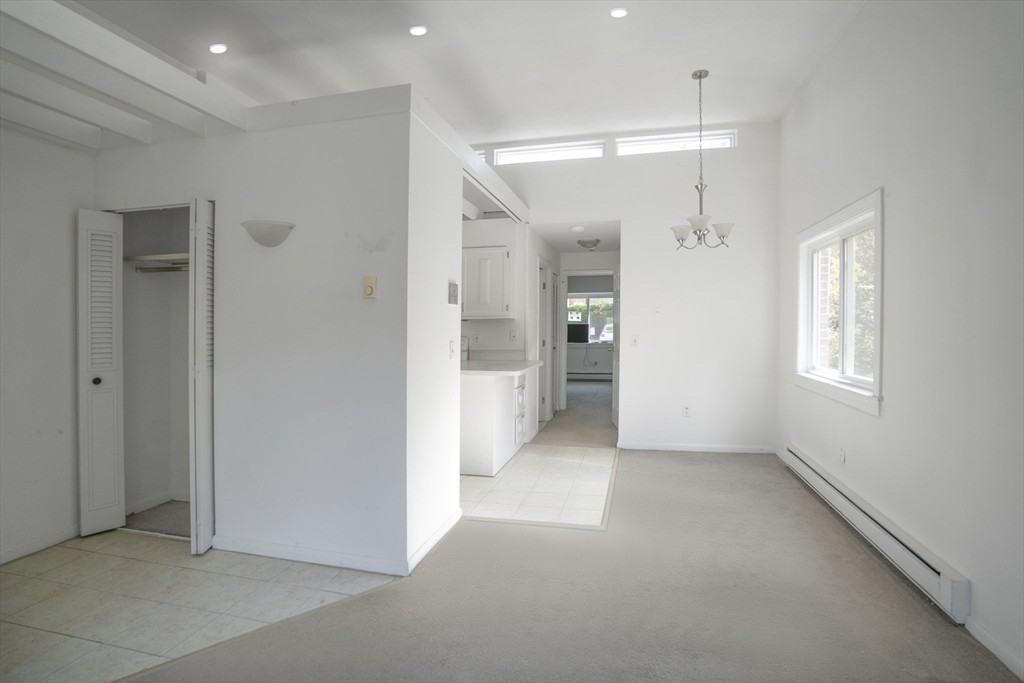 52 Presidential Dr #5 - Photo 4 of 18