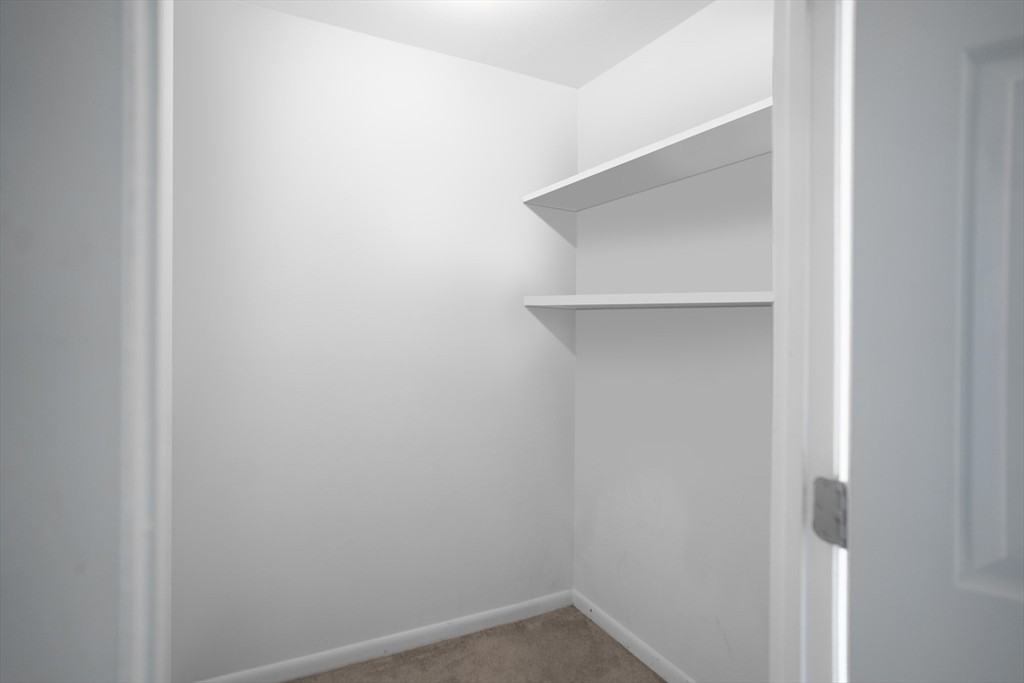 52 Presidential Dr #5 - Photo 5 of 18