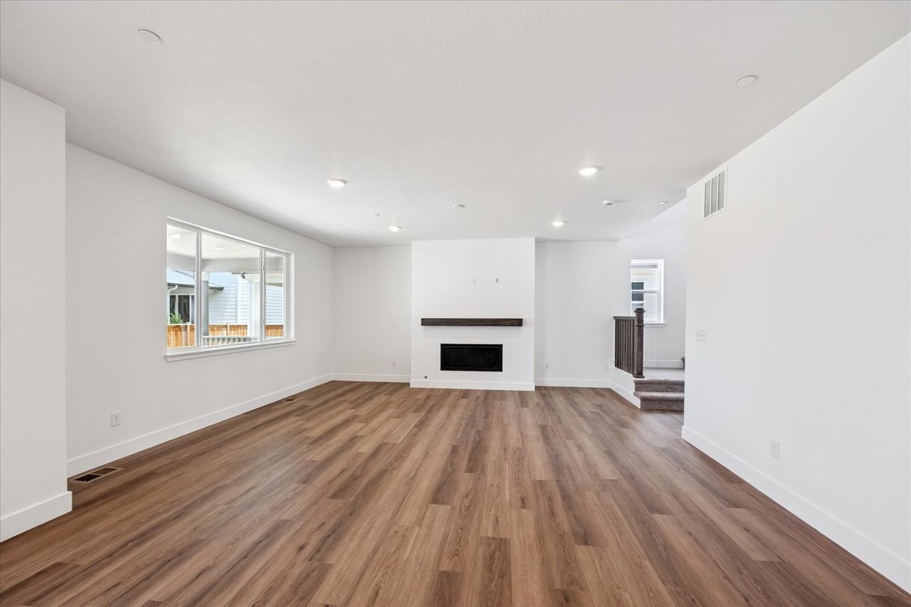 1131 Joseph Pl #NA - Photo 2 of 18