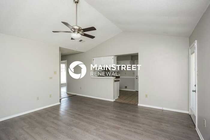 10662 Oak Leaf Dr - Photo 5 of 17