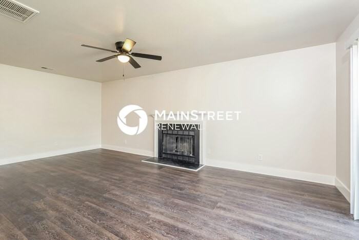 1805 Greencedar Ln - Photo 4 of 17