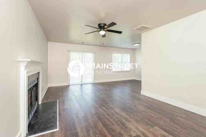 1805 Greencedar Ln - Photo 5 of 17