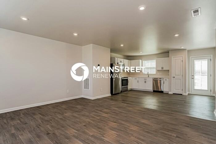 390 Hunting Wood Dr - Photo 2 of 18