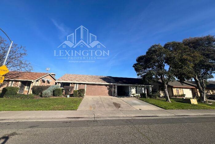 7956 Orchard Woods Cir - Photo 2 of 15