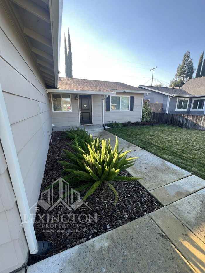 5535 Skyridge Dr - Photo 2 of 24