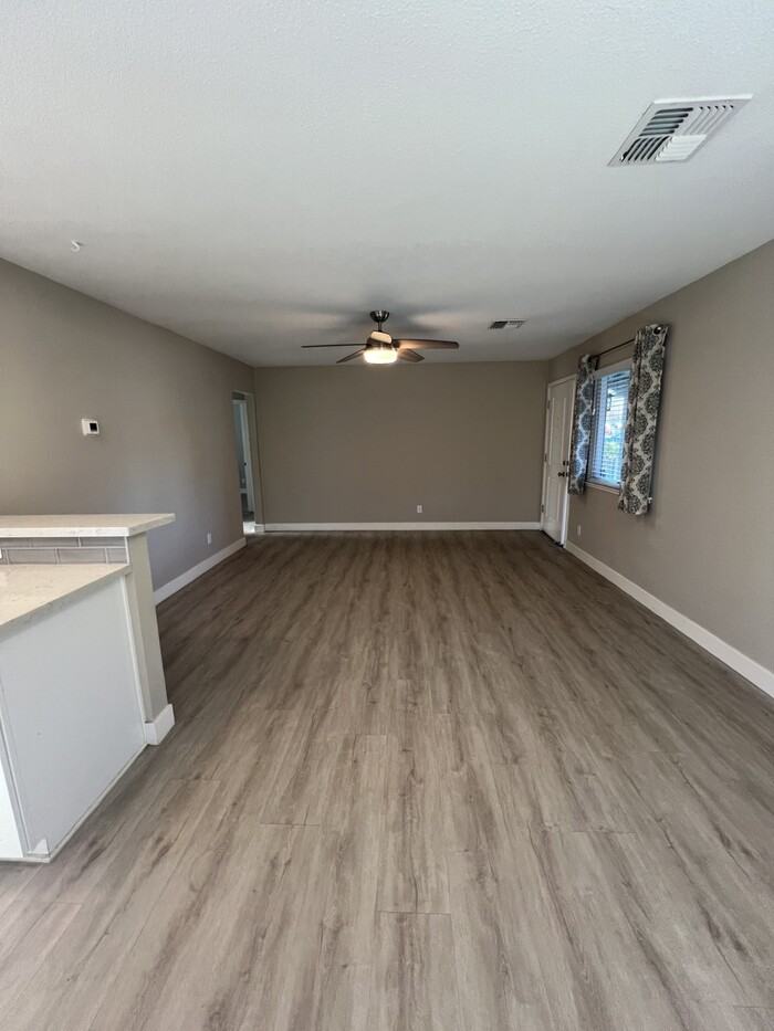 5535 Skyridge Dr - Photo 4 of 24