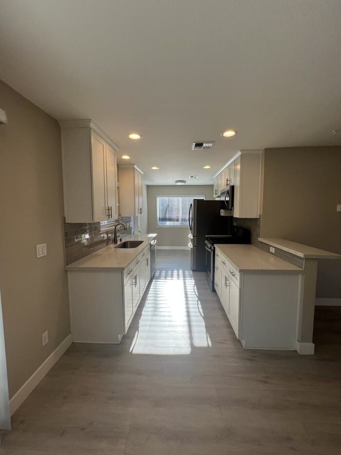 5535 Skyridge Dr - Photo 7 of 24