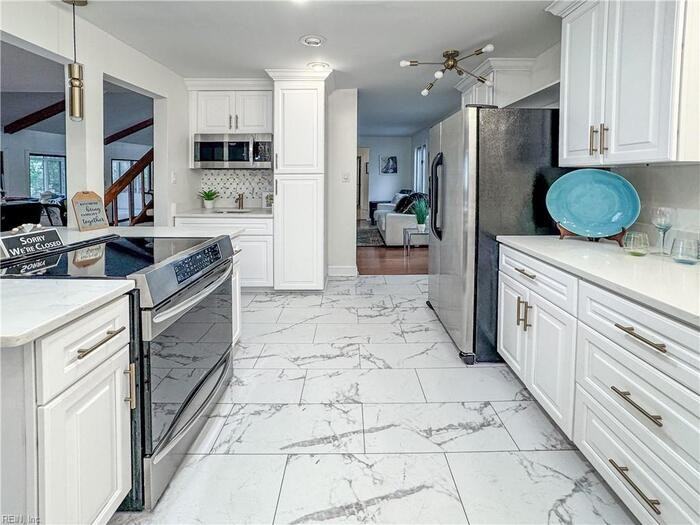 557 Susan Constant Dr - Photo 4 of 48