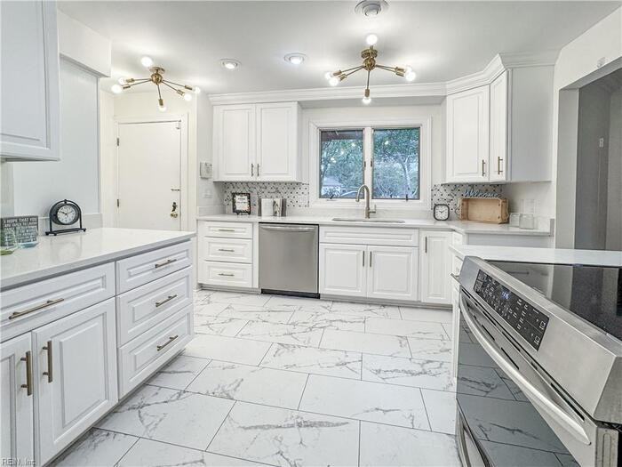 557 Susan Constant Dr - Photo 5 of 48