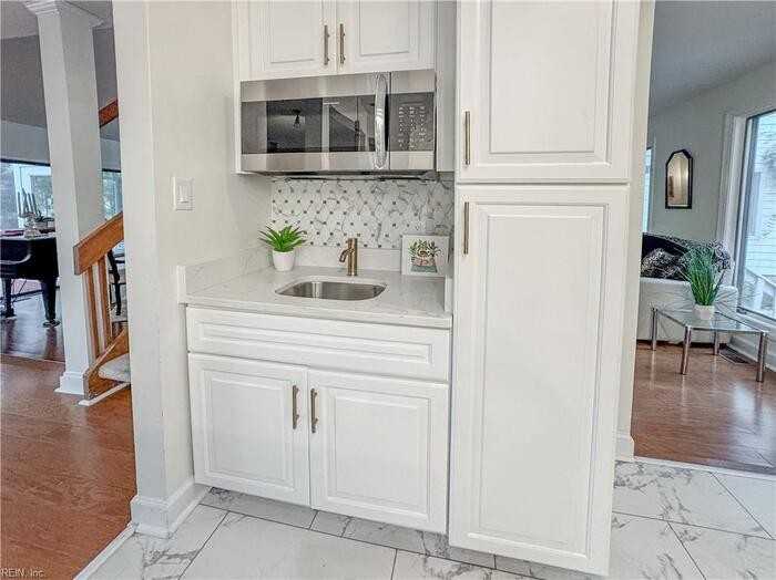 557 Susan Constant Dr - Photo 6 of 48