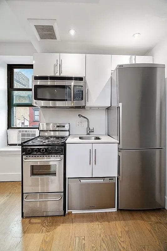 81 Orchard St #26A - Photo 4 of 5