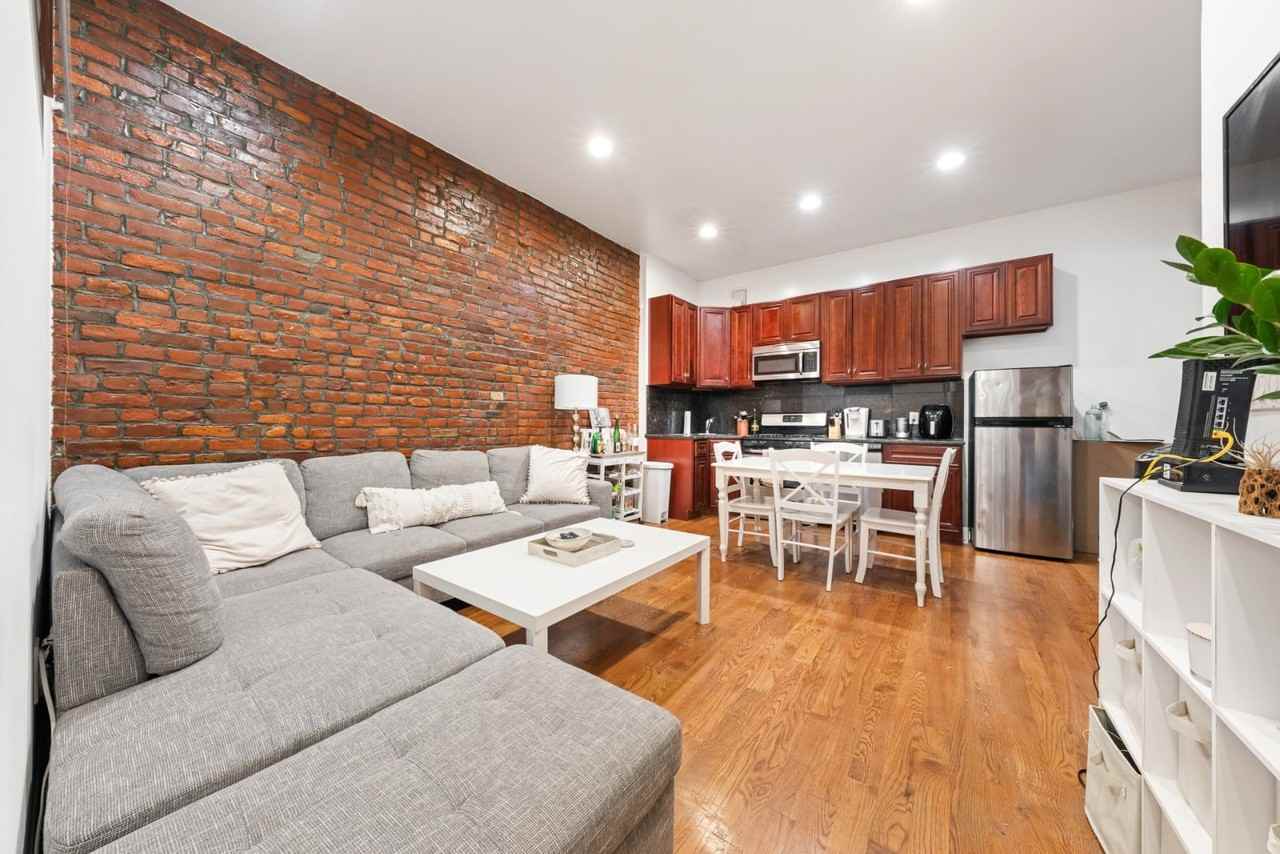 321 E 14th St #2B - Photo 2 of 6