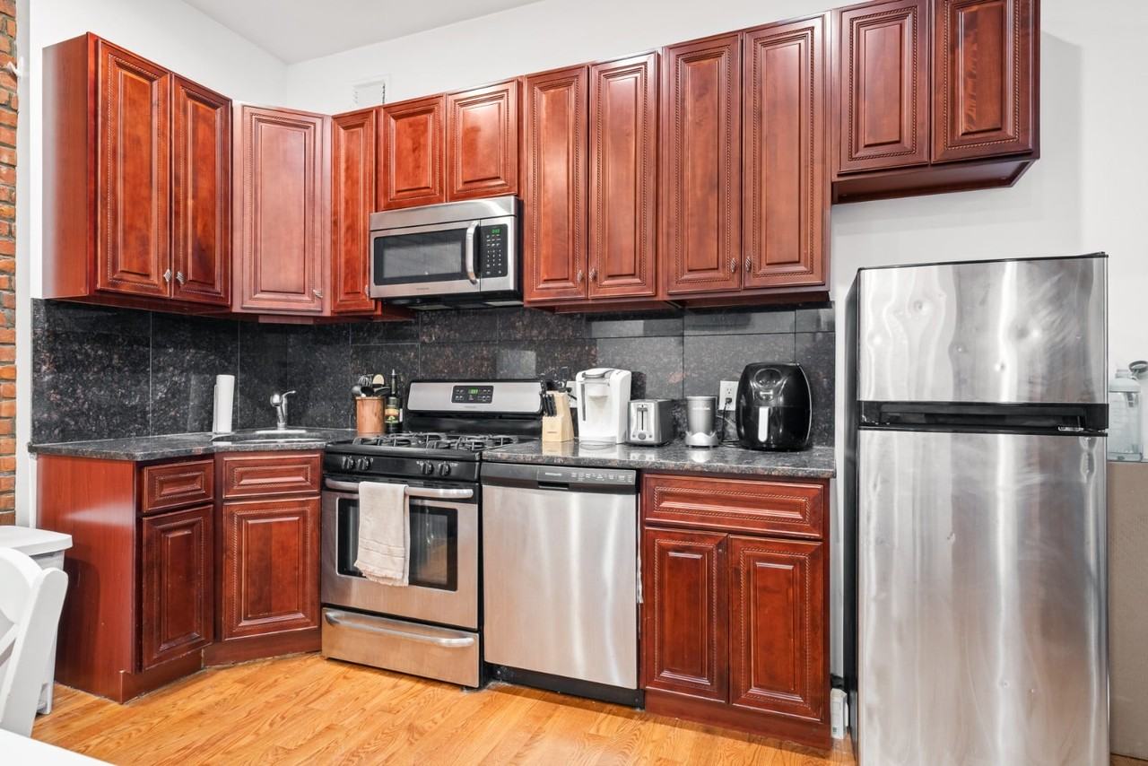 321 E 14th St #2B - Photo 3 of 6