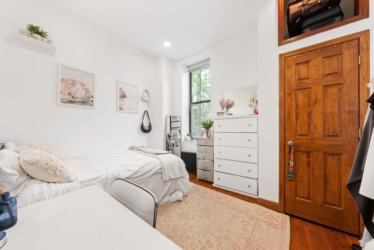 321 E 14th St #2B - Photo 4 of 6