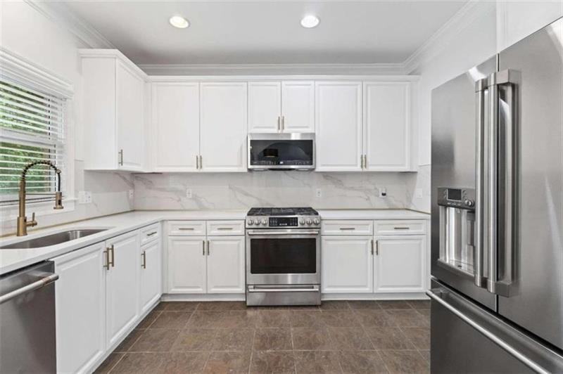 1711 Summit Glen Ln Ne #1 - Photo 3 of 10