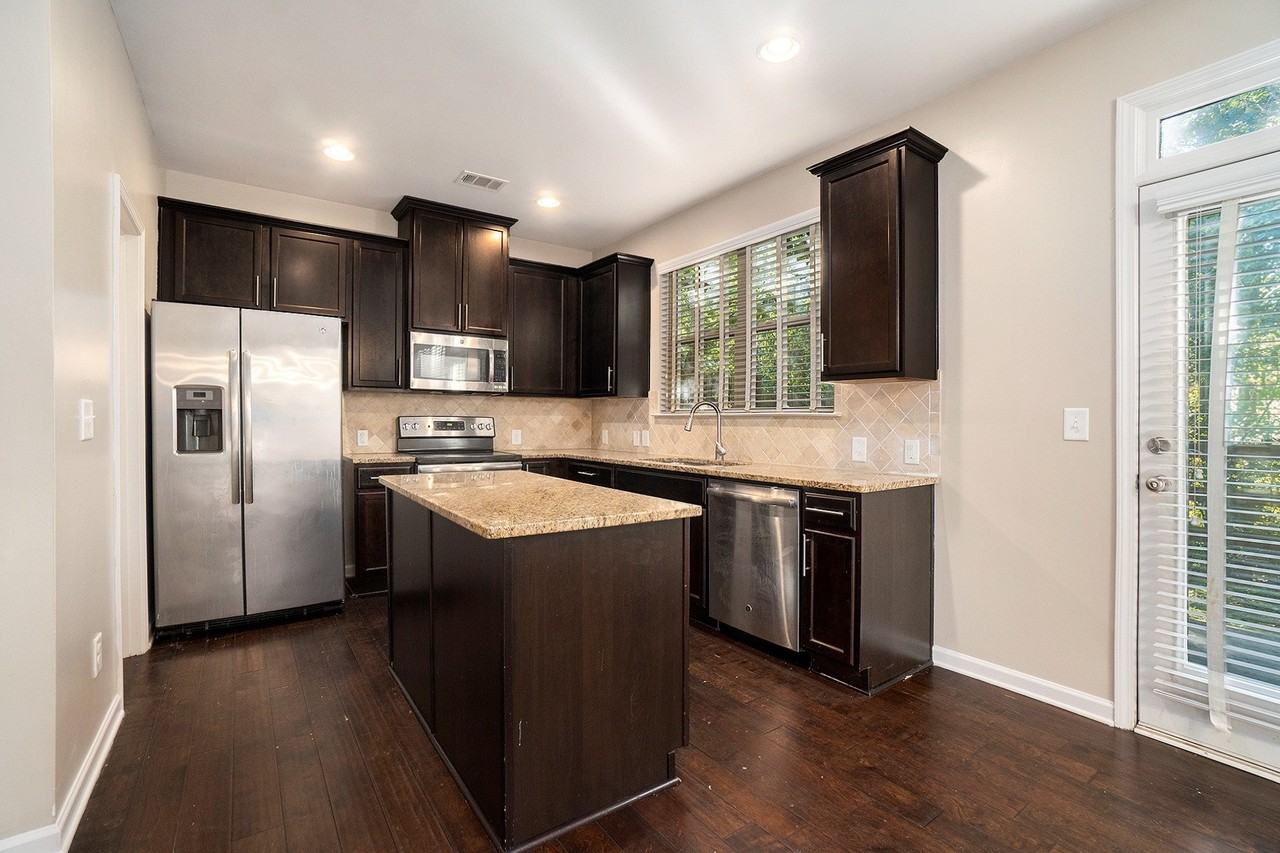 3989 Princeton Lakes Pass Sw #1 - Photo 4 of 8