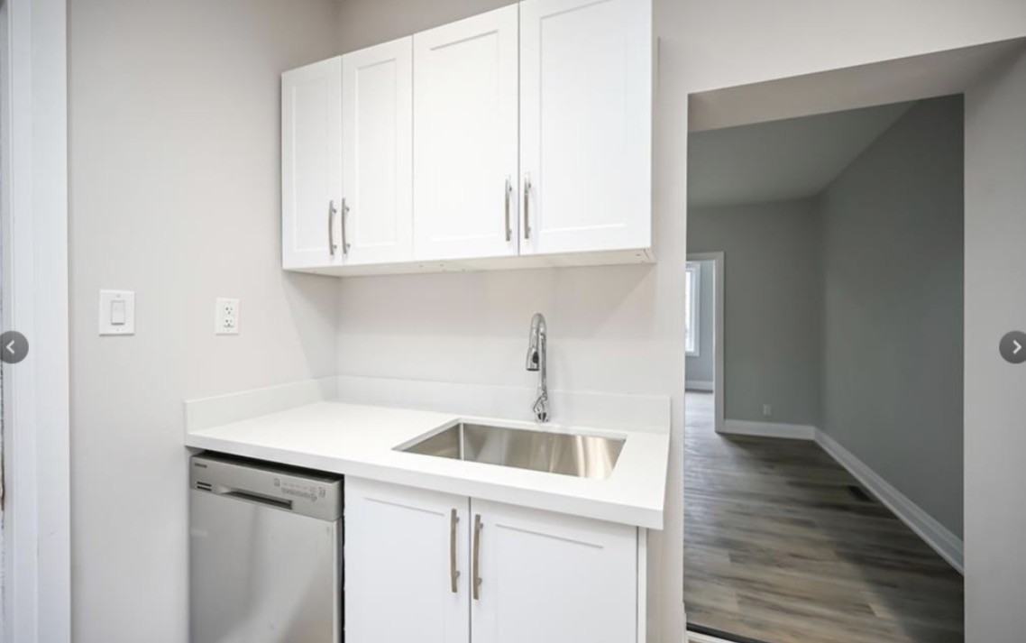 1024 Cannon St East - Photo 3 of 21