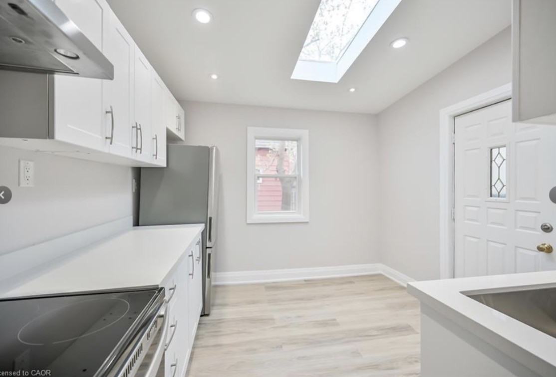 1024 Cannon St East - Photo 4 of 21