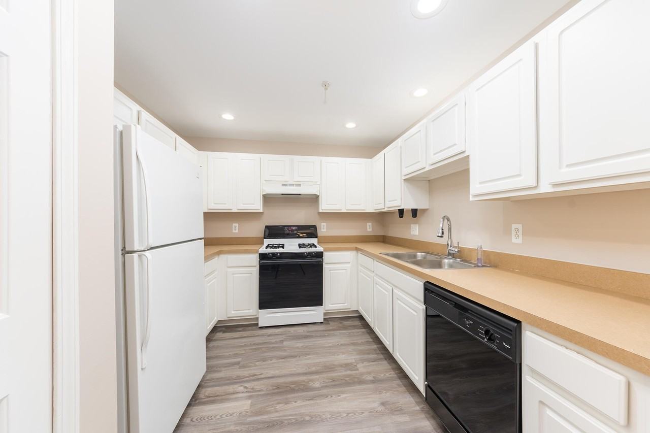 695 River Park Village Blvd - Photo 7 of 23