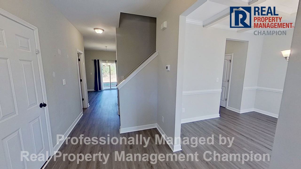 1003 Marston Dr - Photo 4 of 32