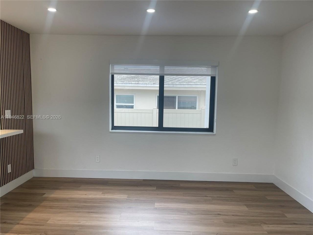 1201 N 16th Ave - Photo 2 of 38