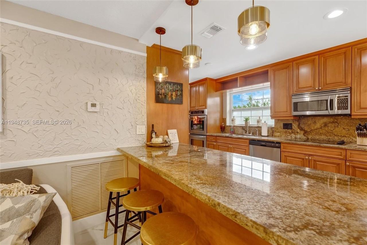 1960 Coral Reef Dr - Photo 7 of 50