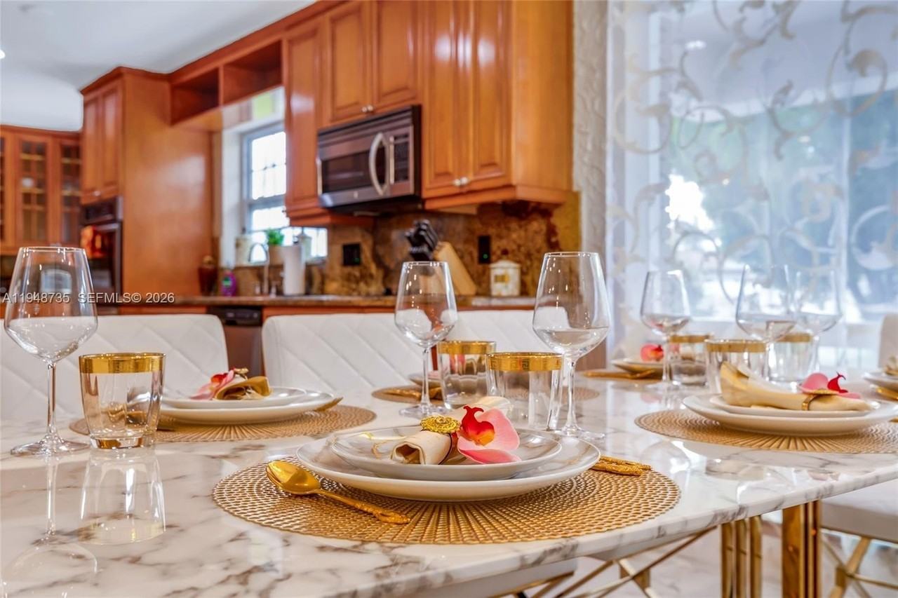 1960 Coral Reef Dr - Photo 4 of 50