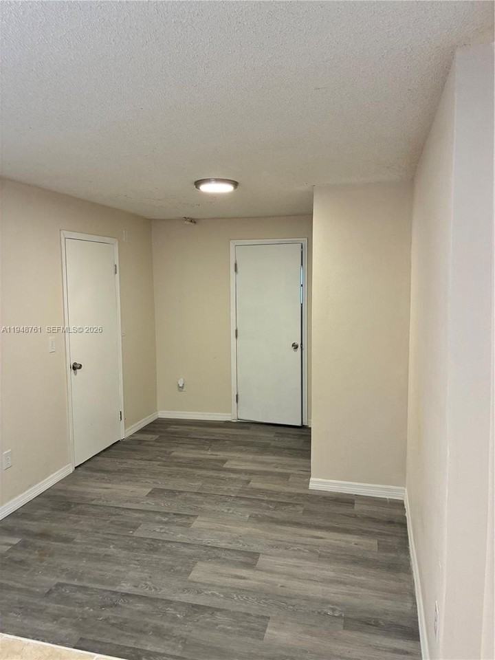 Fl NE 5th st #115 - Photo 4 of 6