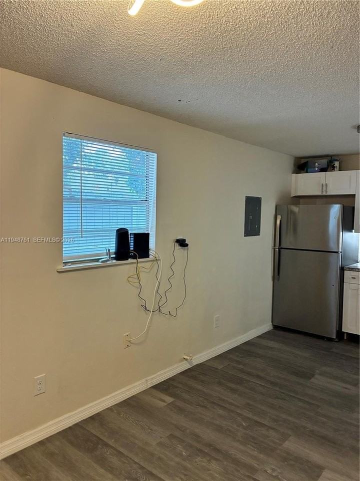 Fl NE 5th st #115 - Photo 6 of 6