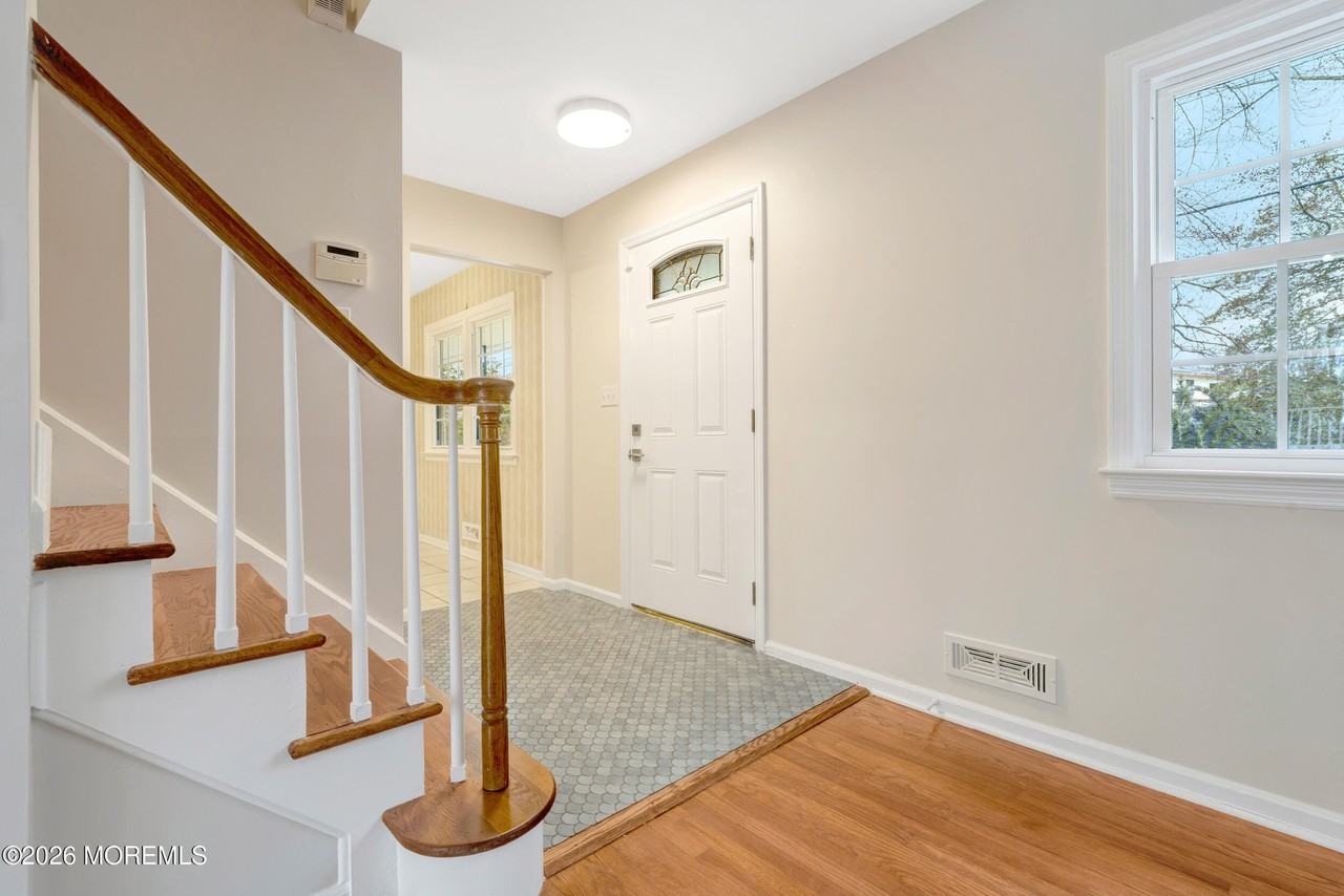 429 Lake Ave - Photo 6 of 42